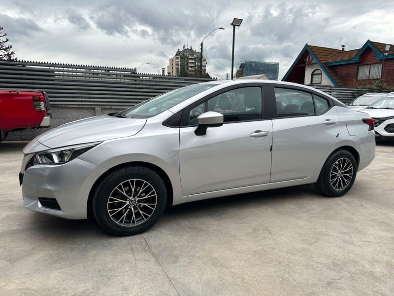 Nissan VERSA 2022