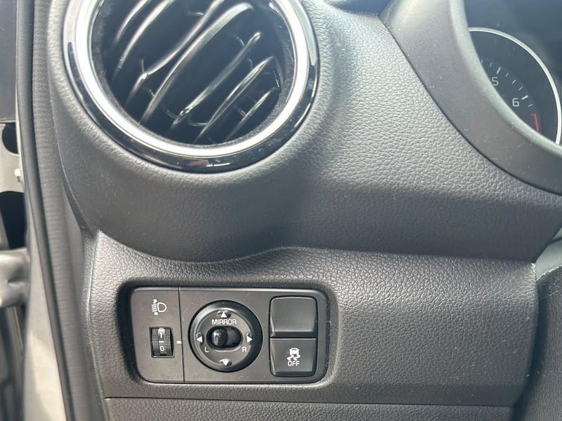 Kia SOLUTO 2024 - Imagen 11 de 19