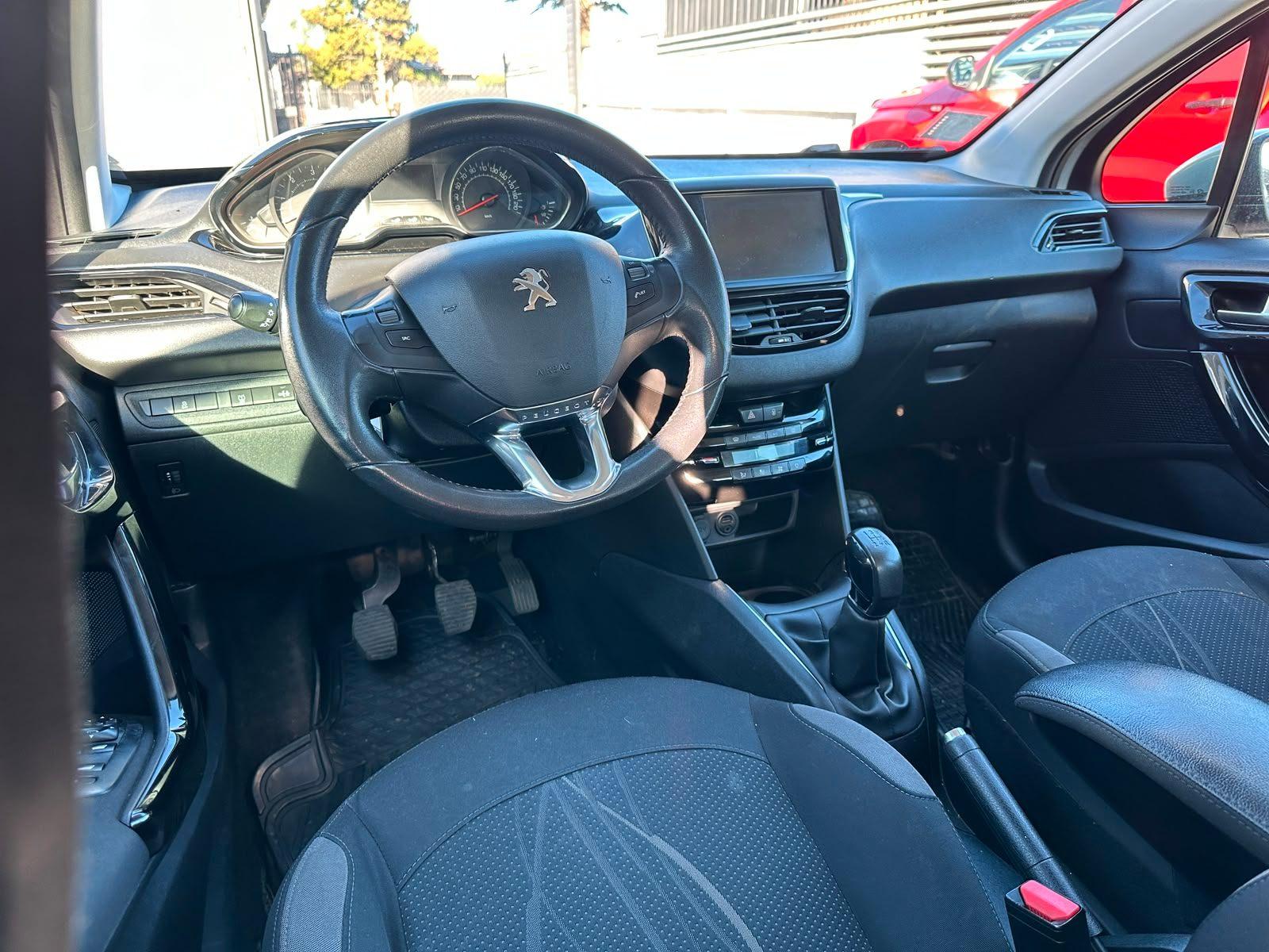 Peugeot 208 2015 - Imagen 17 de 19
