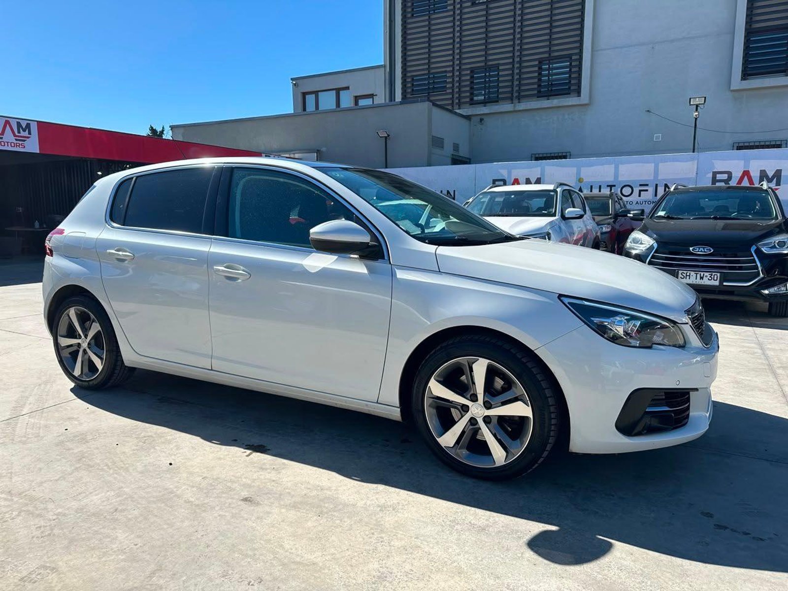 Peugeot 308 2021 - Imagen 3 de 19