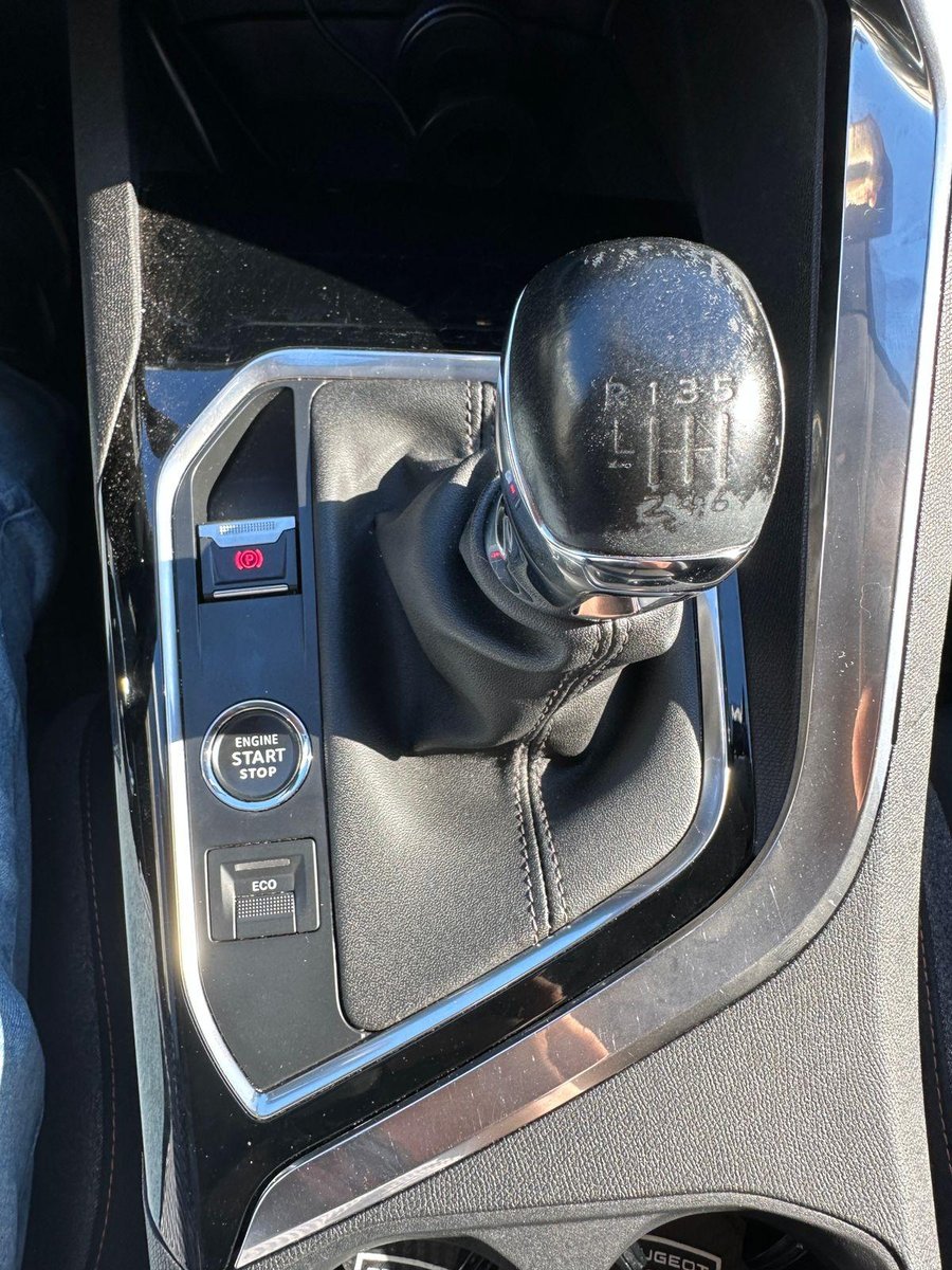 Peugeot 3008 2022 - Imagen 16 de 19