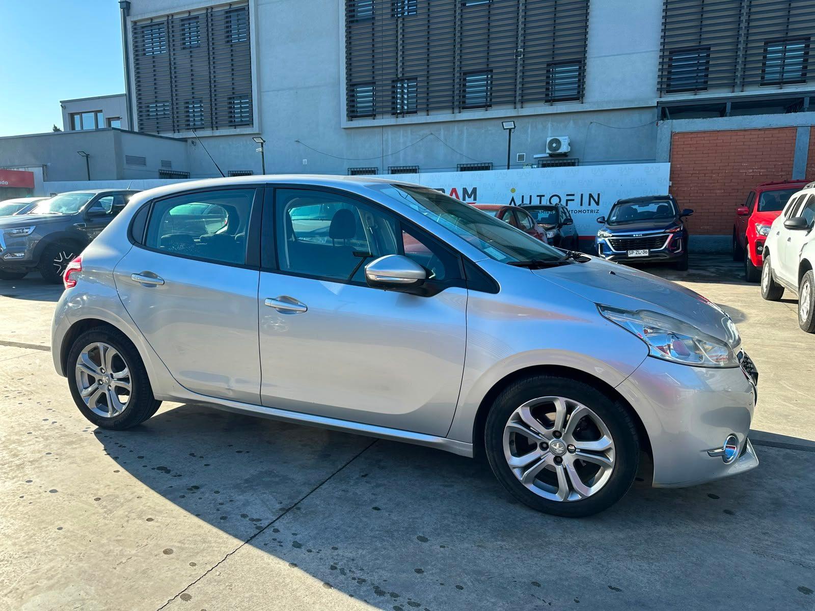 Peugeot 208 2015 - Foto 3 de 19