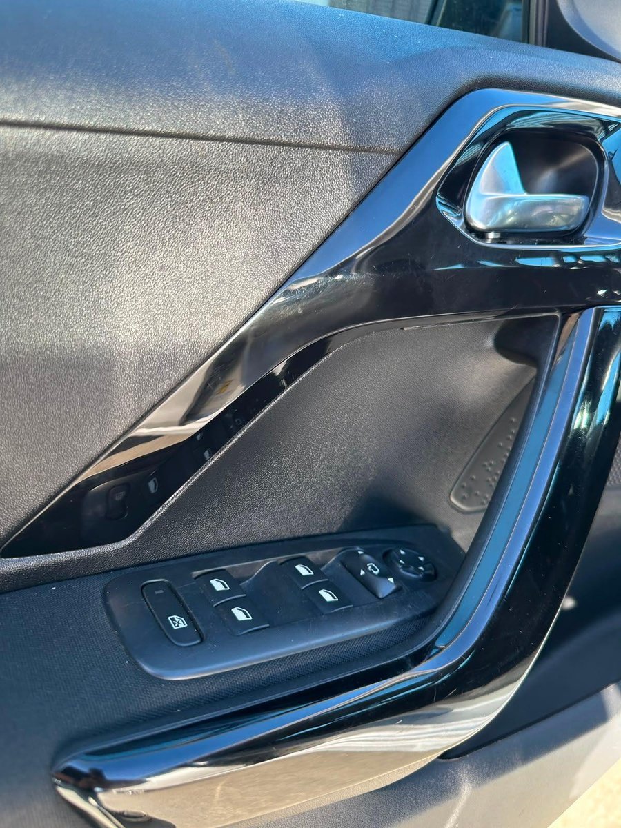 Peugeot 208 2015 - Imagen 10 de 19