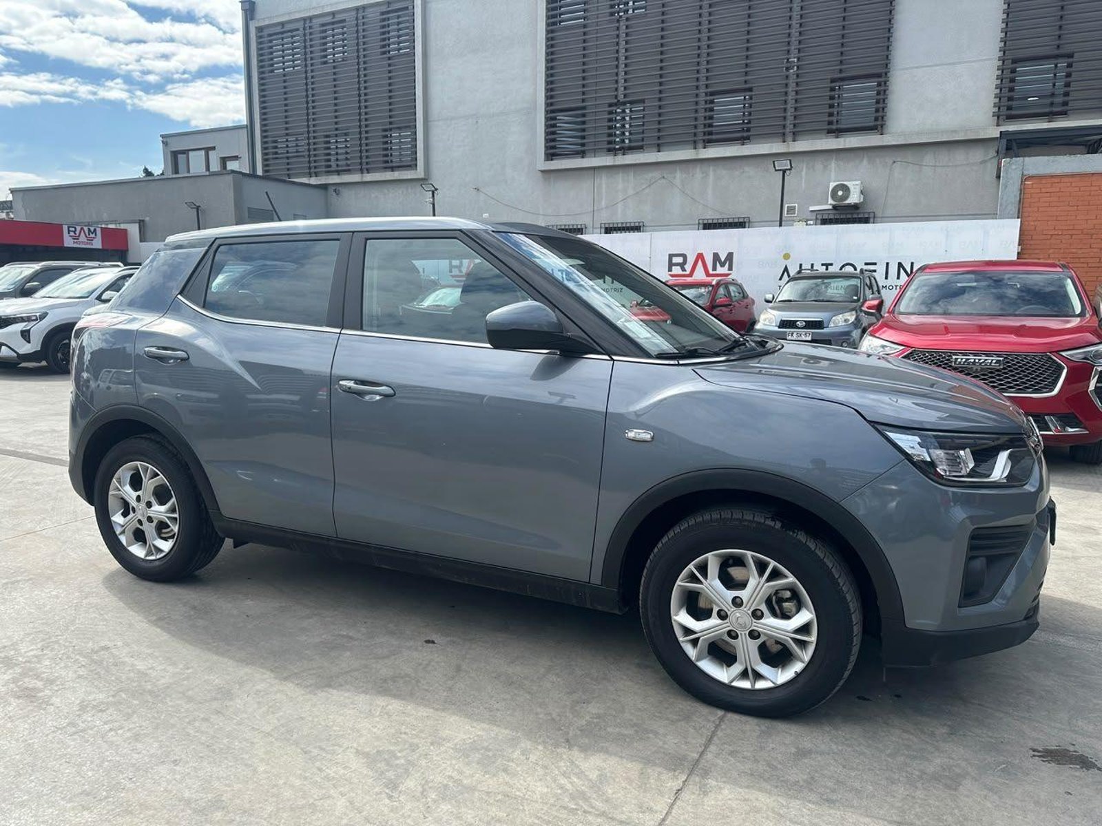 SsangYong TIVOLI 2024 - Imagen 3 de 19