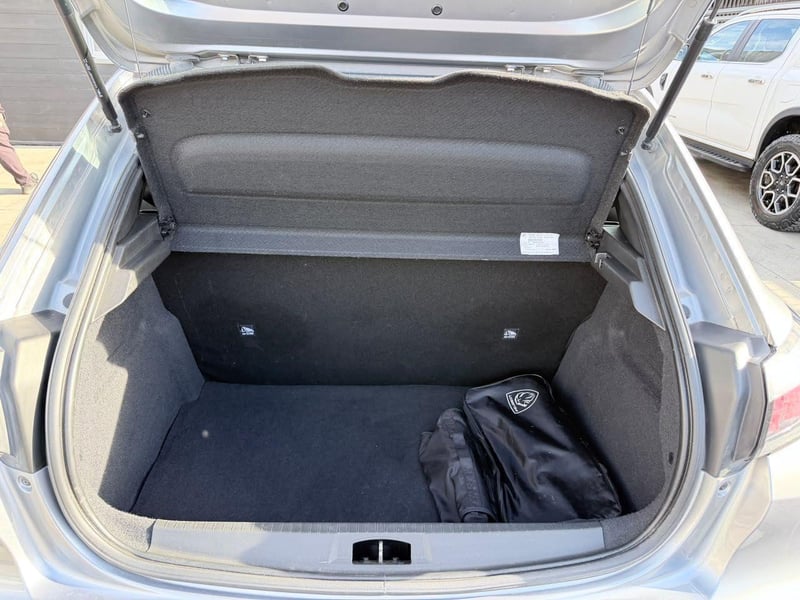 Peugeot 208 2023 - Imagen 18 de 19