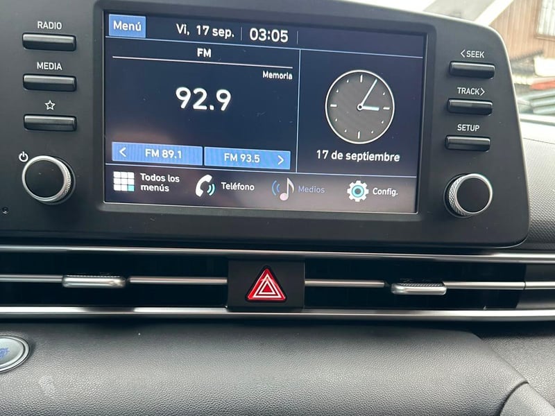 Hyundai ELANTRA 2022 - Imagen 8 de 19