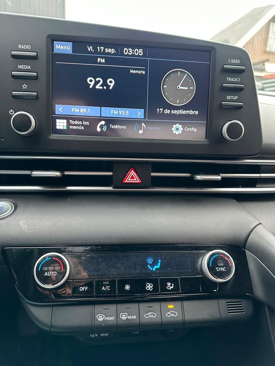 Hyundai ELANTRA 2022 - Imagen 8 de 19