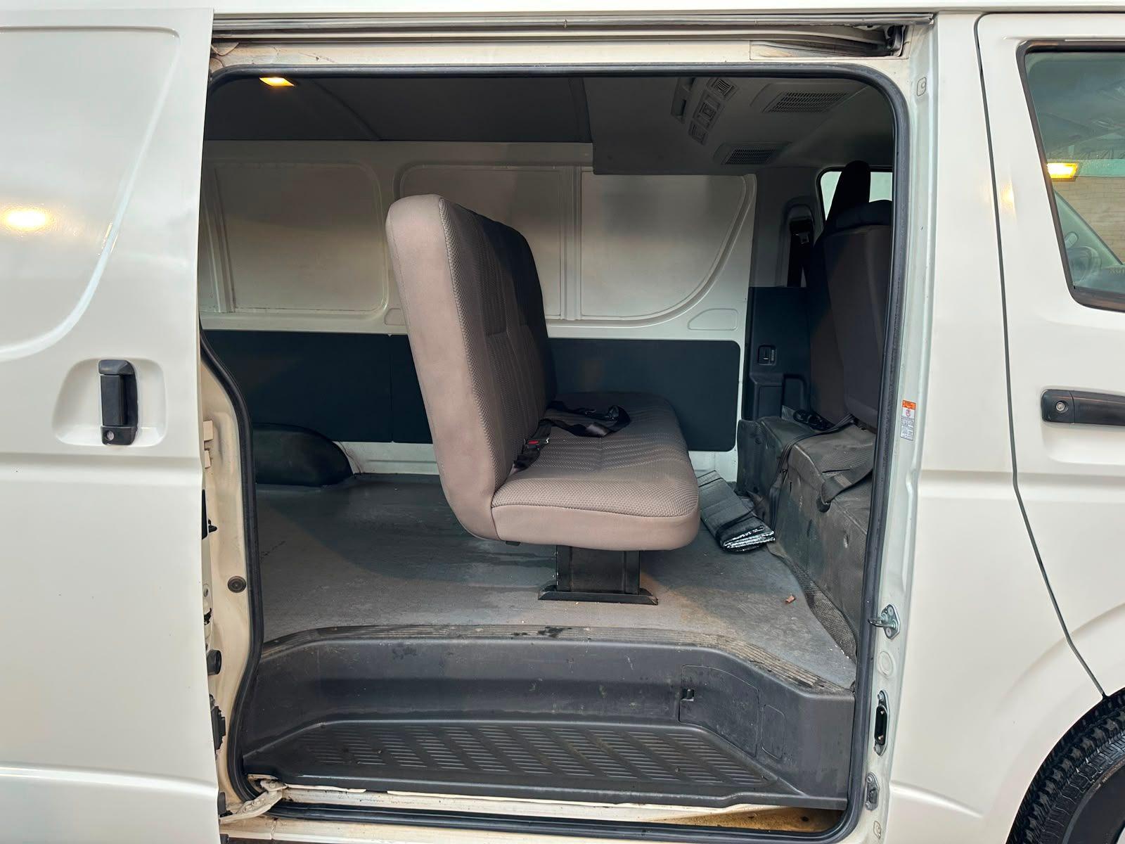 Toyota HIACE 2018 - Imagen 17 de 19