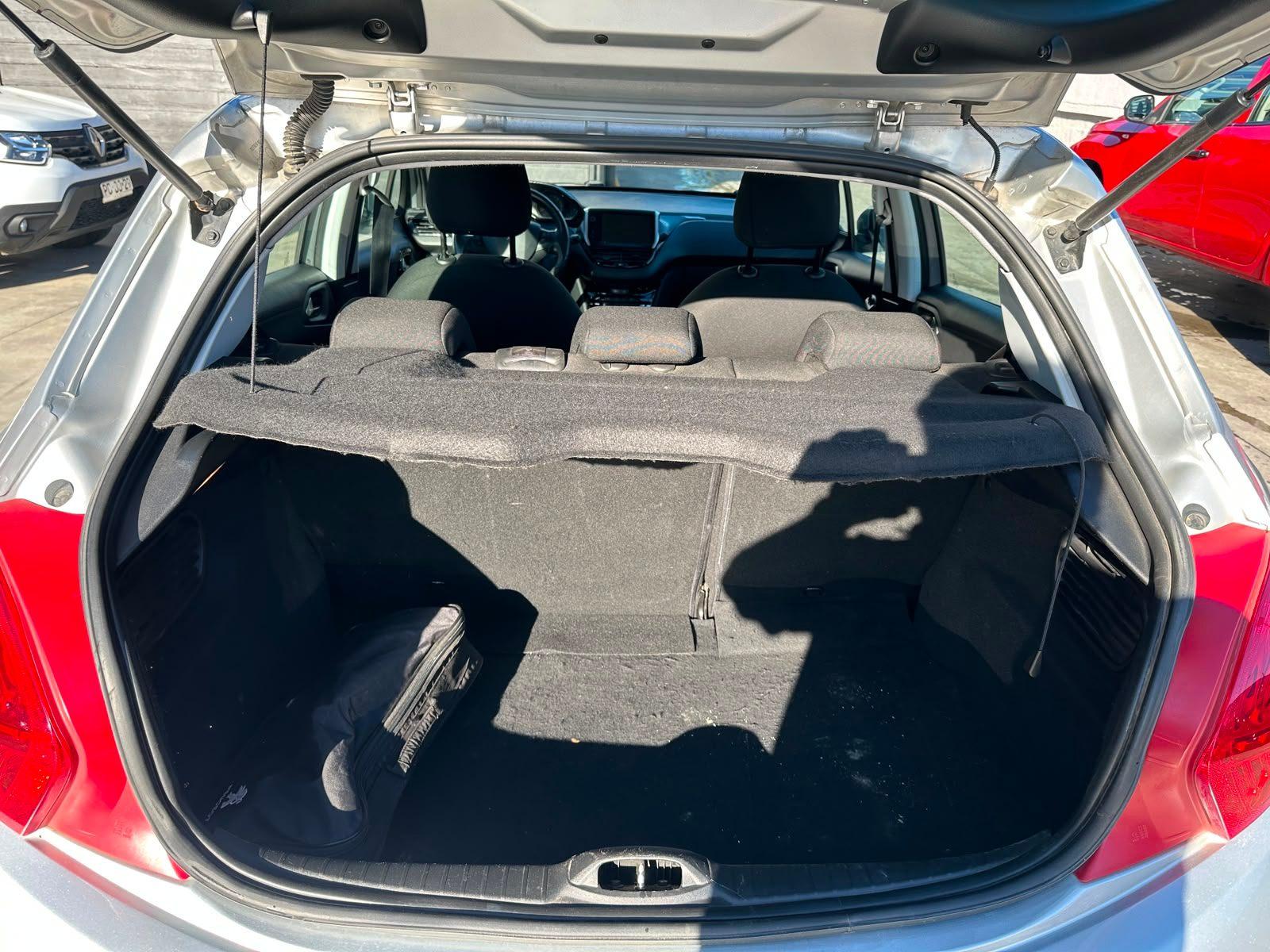 Peugeot 208 2015 - Imagen 18 de 19
