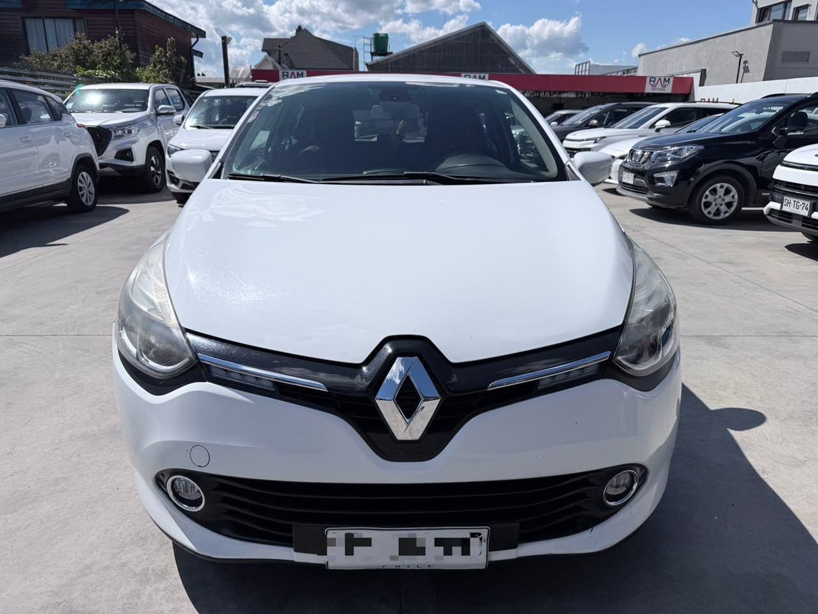 Renault CLIO 2016 - Foto 2 de 19