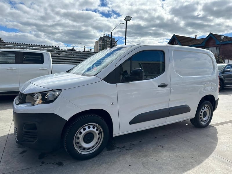 Peugeot PARTNER 2023