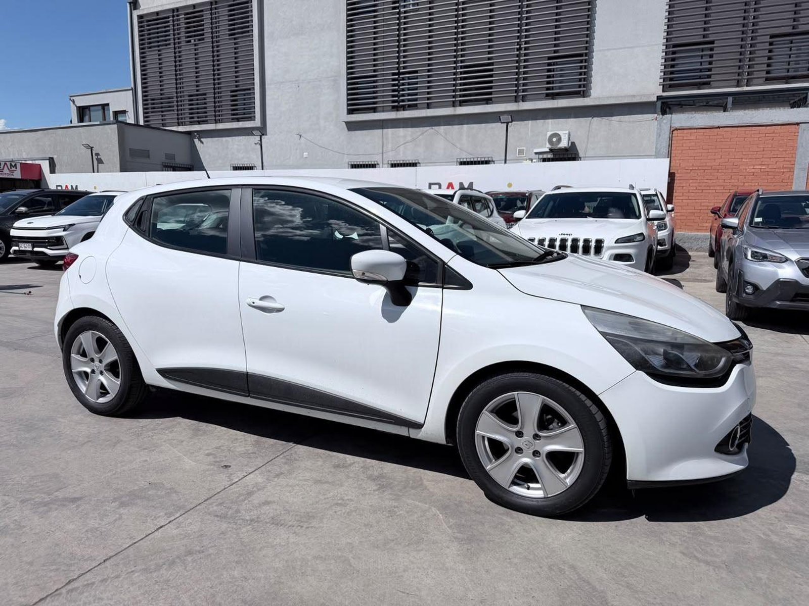 Renault CLIO 2016 - Foto 3 de 19