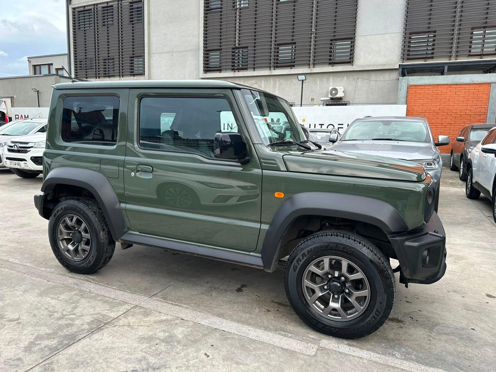 Suzuki JIMNY 2024 - Foto 3 de 18