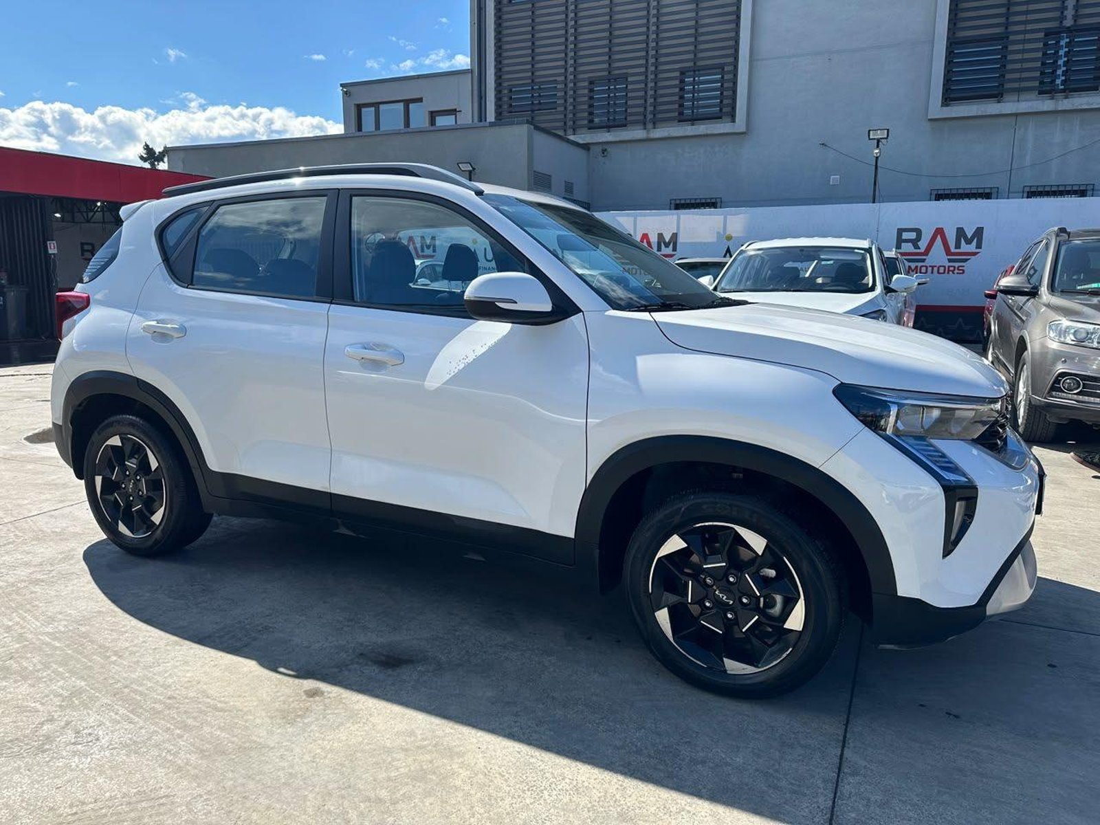 Kia SONET 2025 - Foto 3 de 19