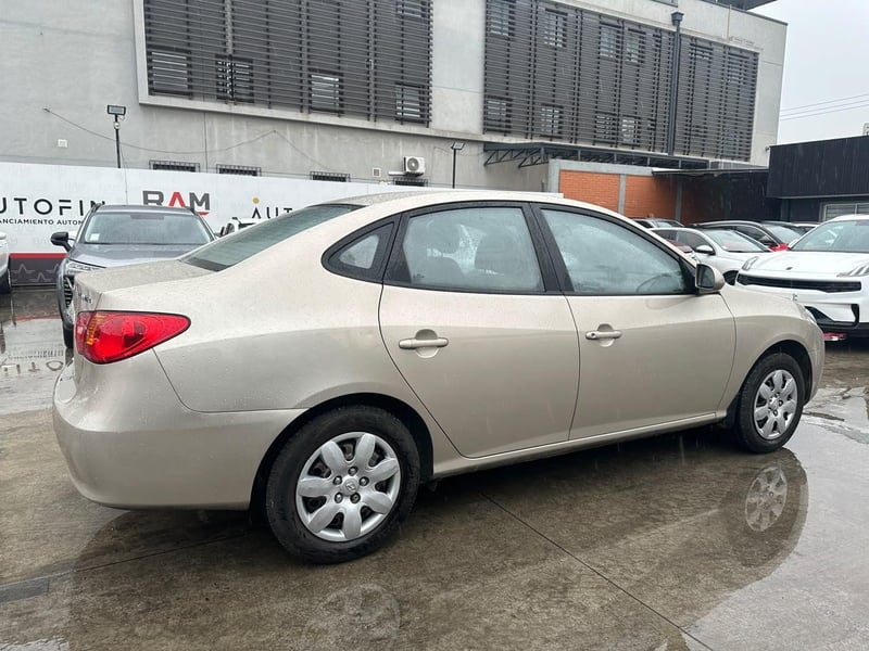 Hyundai ELANTRA 1.6 2010 - Imagen 4 de 18