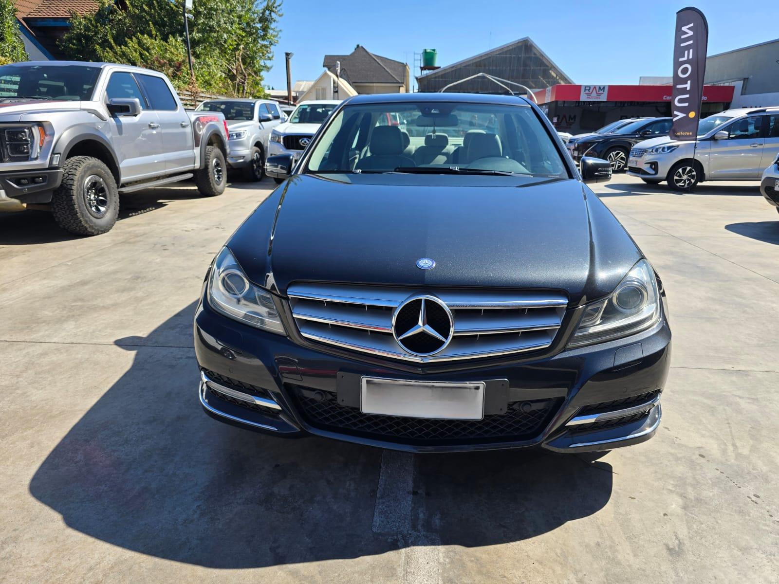 Mercedes-Benz C200 2012 - Foto 2 de 17
