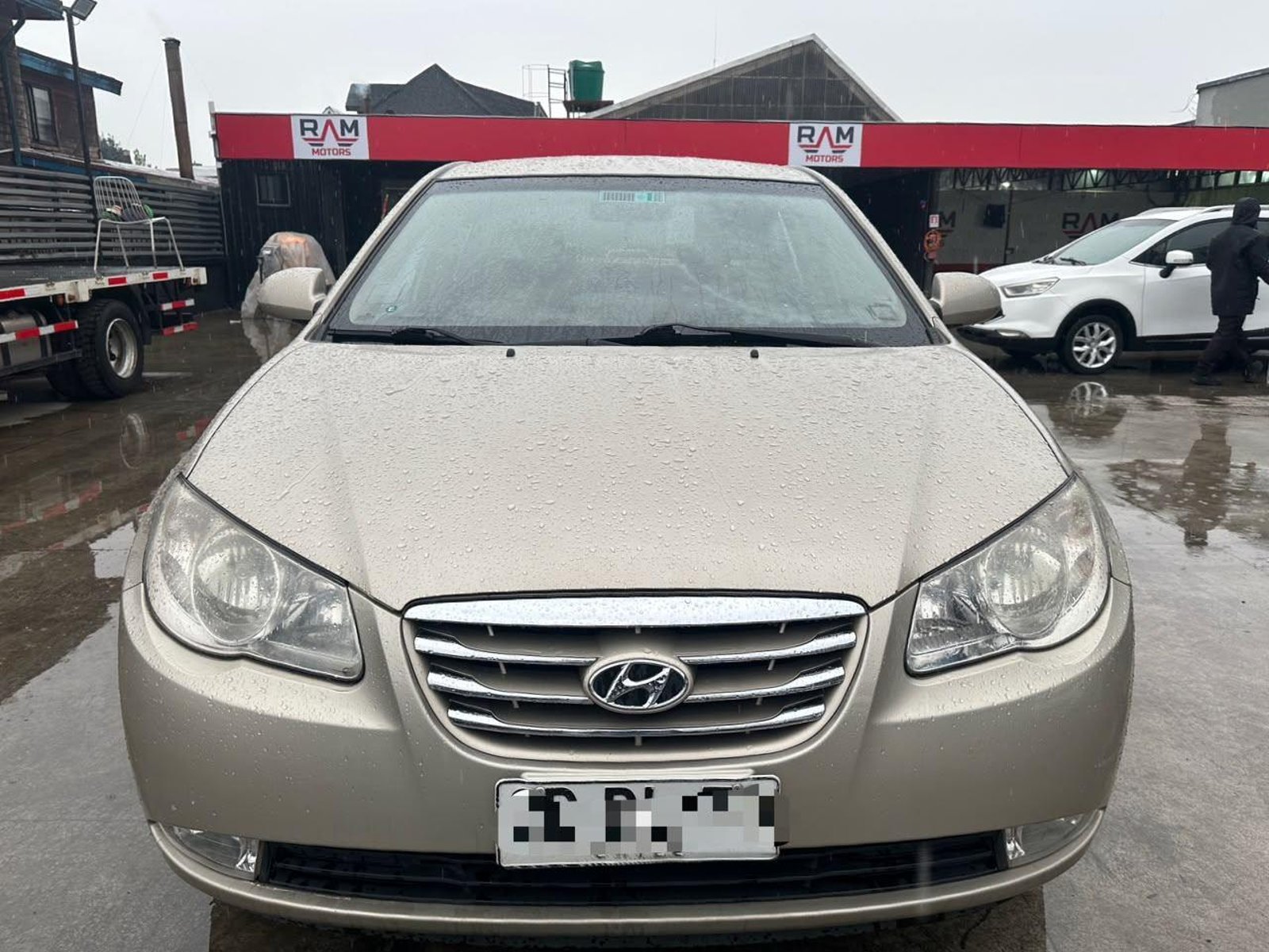 Hyundai ELANTRA 1.6 2010 - Foto 2 de 18