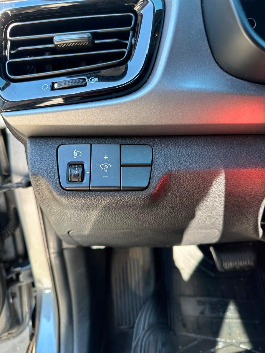 Kia RIO 5 2019 - Imagen 11 de 19