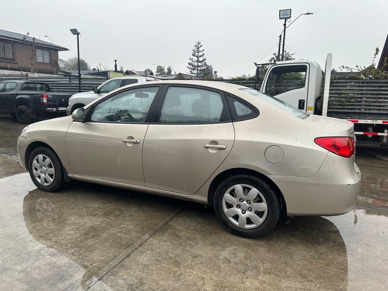 Hyundai ELANTRA 1.6 2010 - Imagen 6 de 18
