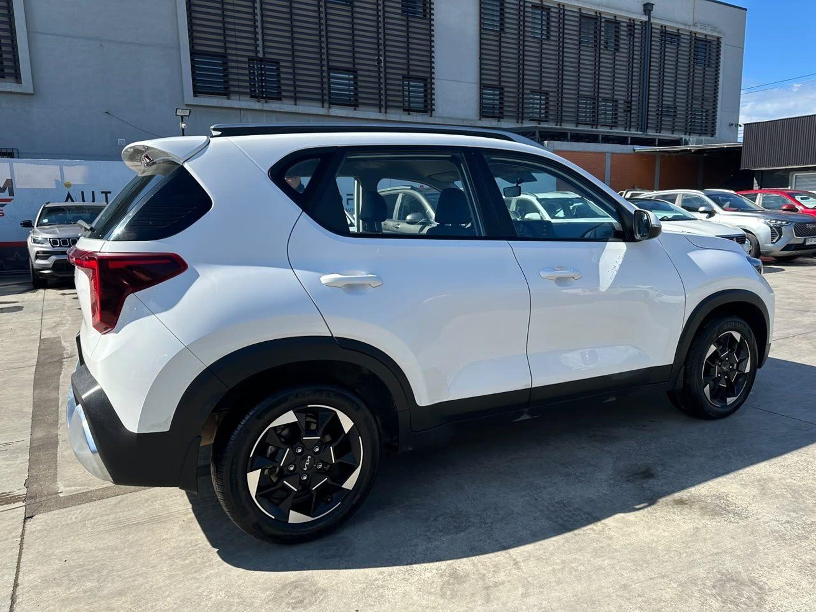 Kia SONET 2025 - Foto 4 de 19