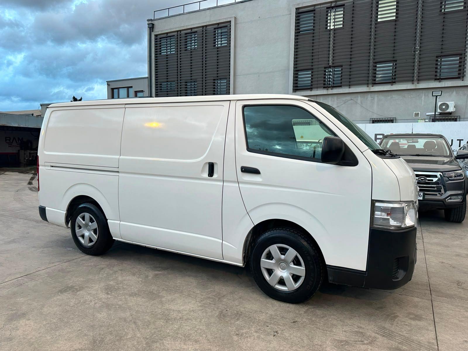 Toyota HIACE 2018 - Foto 3 de 19
