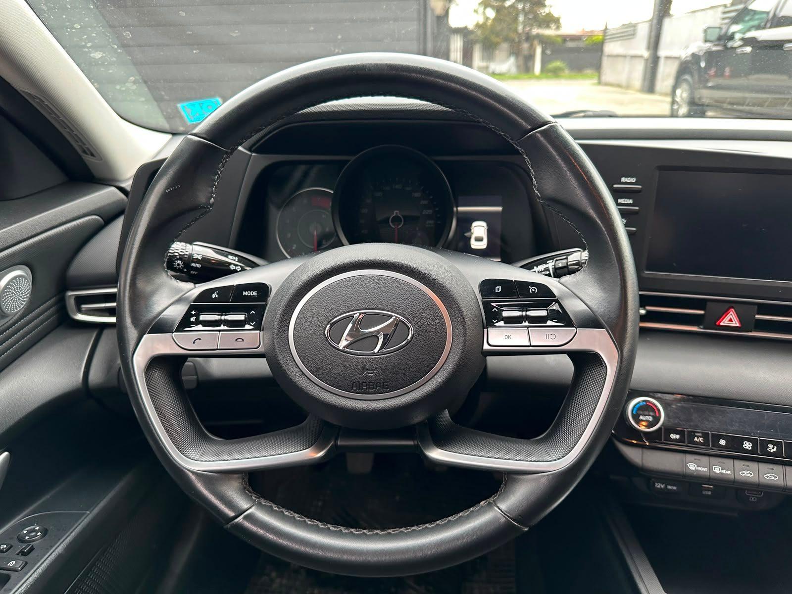 Hyundai ELANTRA 2022 - Foto 3 de 19