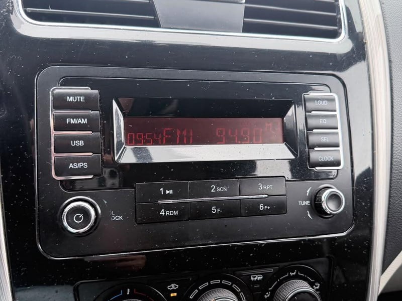 Dongfeng JOYEAR S500 LUXURY 1.5 2020 - Imagen 15 de 19