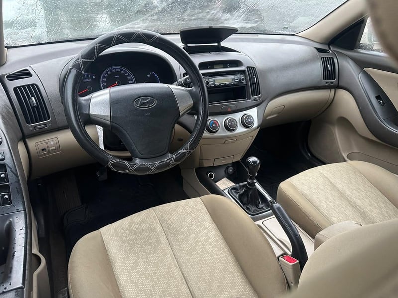 Hyundai ELANTRA 1.6 2010 - Imagen 16 de 18