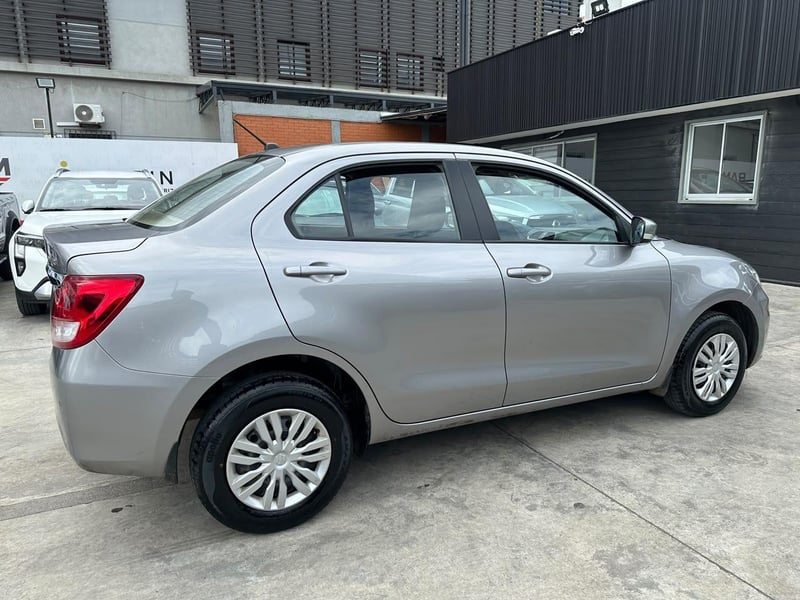 Suzuki DZIRE 2022 - Imagen 4 de 17