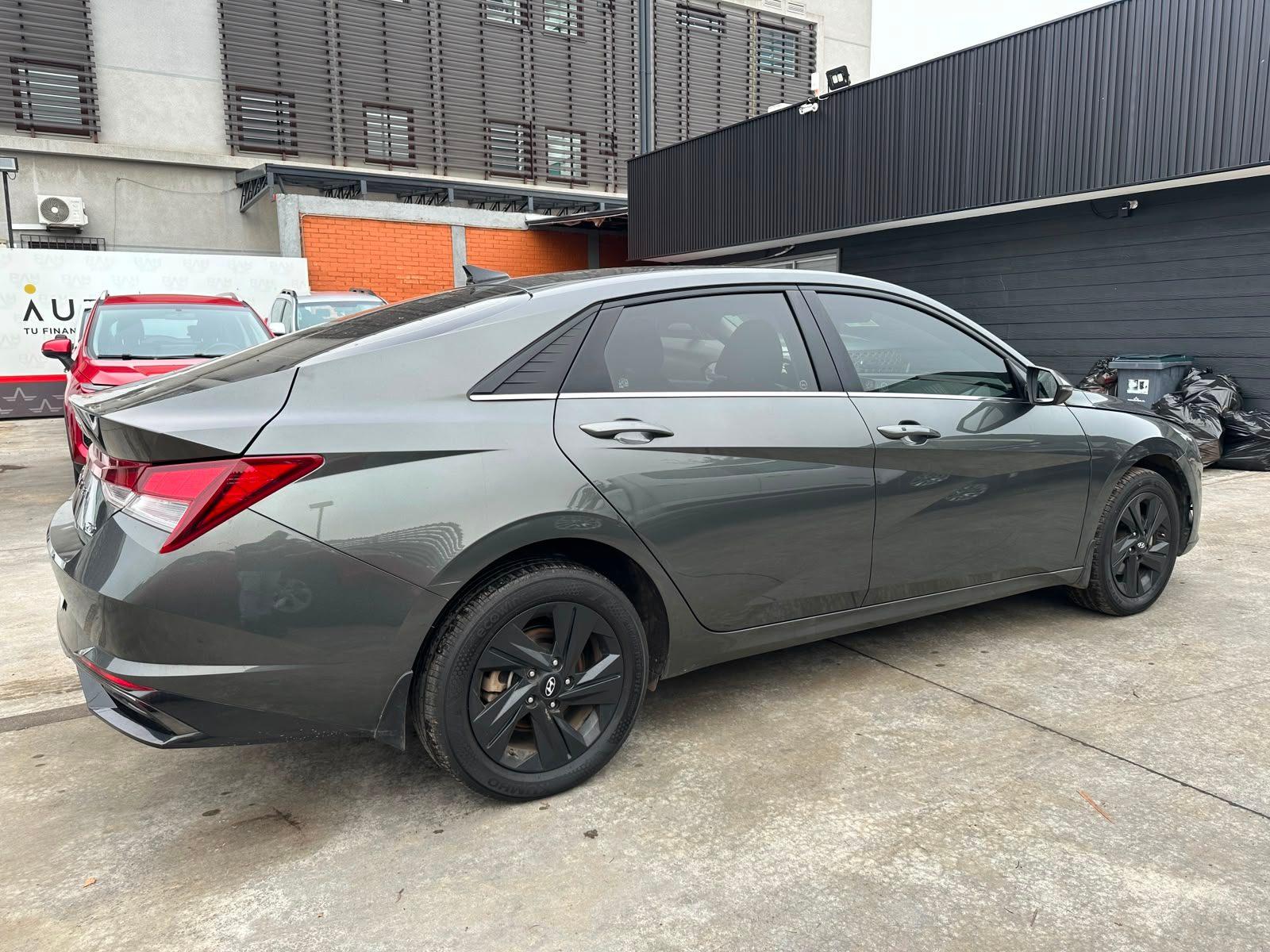 Hyundai ELANTRA 2022 - Imagen 16 de 19