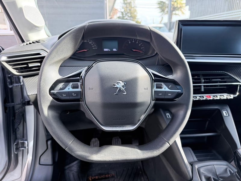 Peugeot 208 2023 - Imagen 12 de 19
