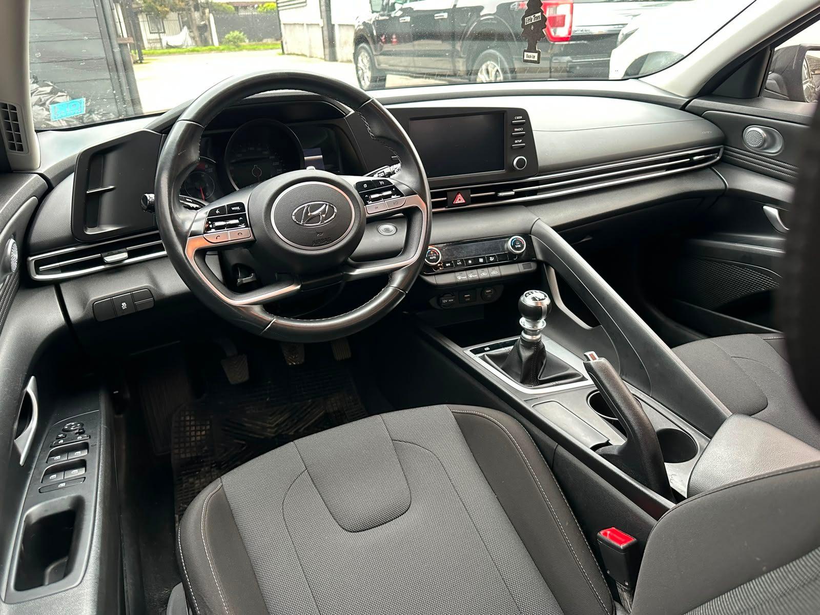 Hyundai ELANTRA 2022 - Imagen 18 de 19