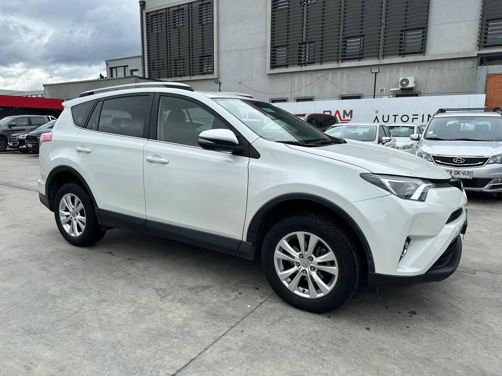 Toyota RAV4 2017 - Foto 3 de 19