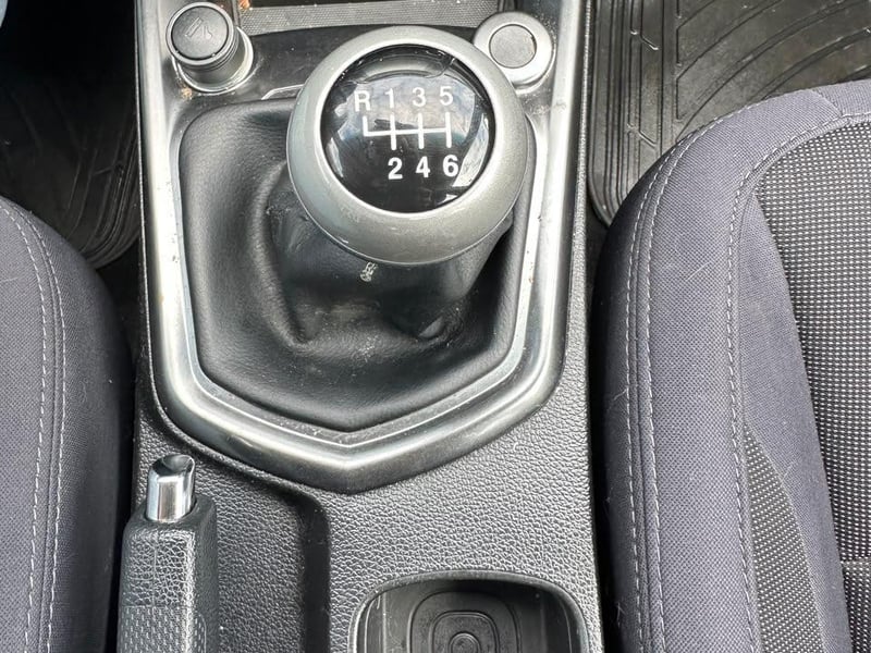SsangYong TIVOLI 2024 - Imagen 16 de 19