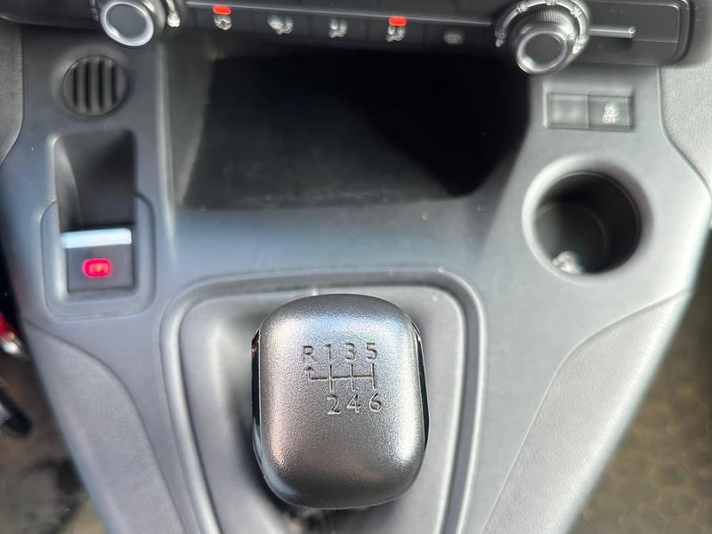 Peugeot PARTNER 2023 - Imagen 15 de 19