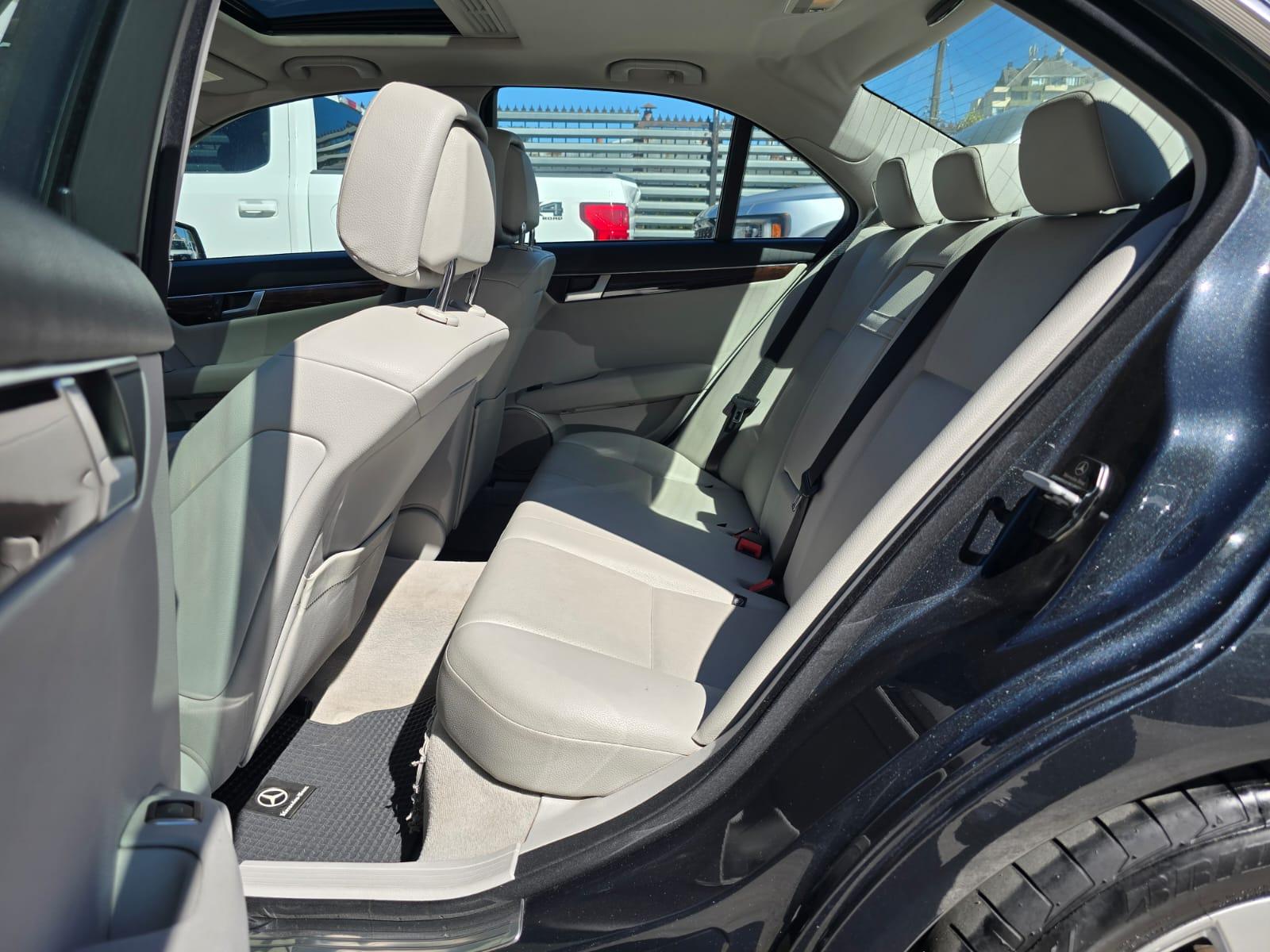 Mercedes-Benz C200 2012 - Imagen 11 de 17