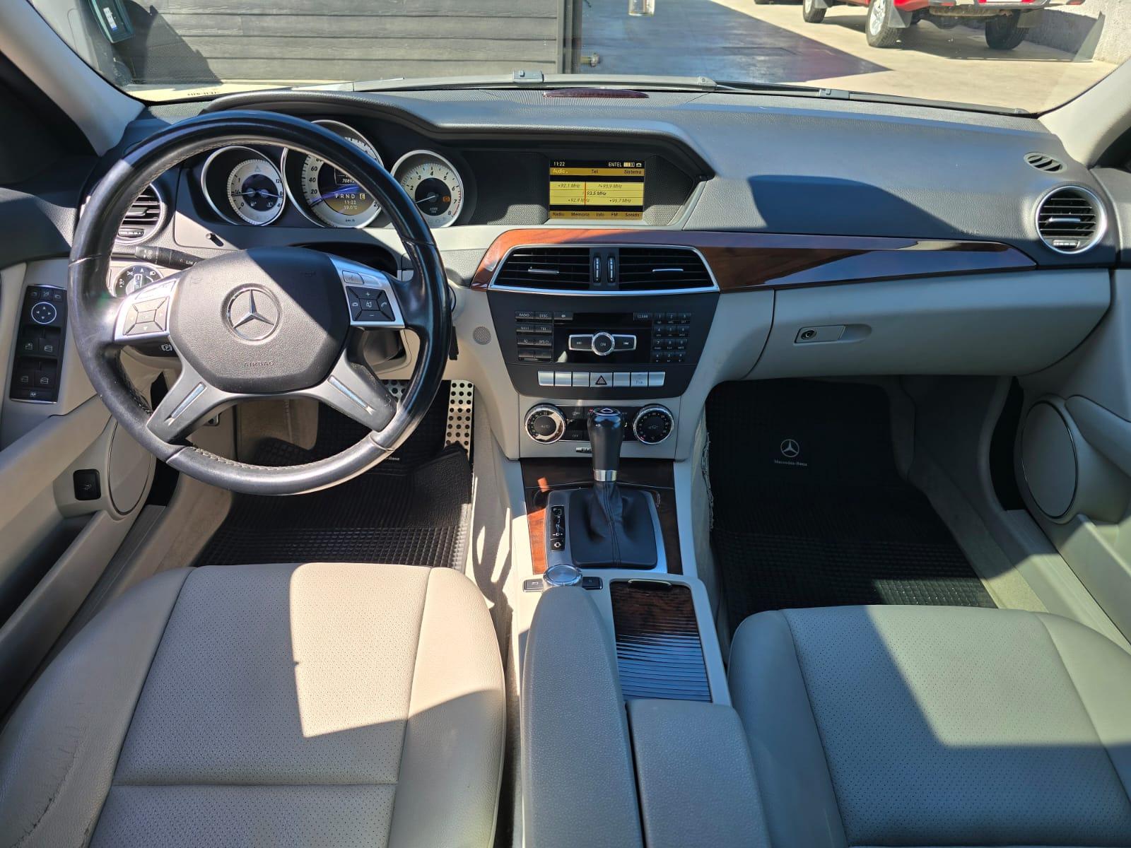 Mercedes-Benz C200 2012 - Imagen 9 de 17