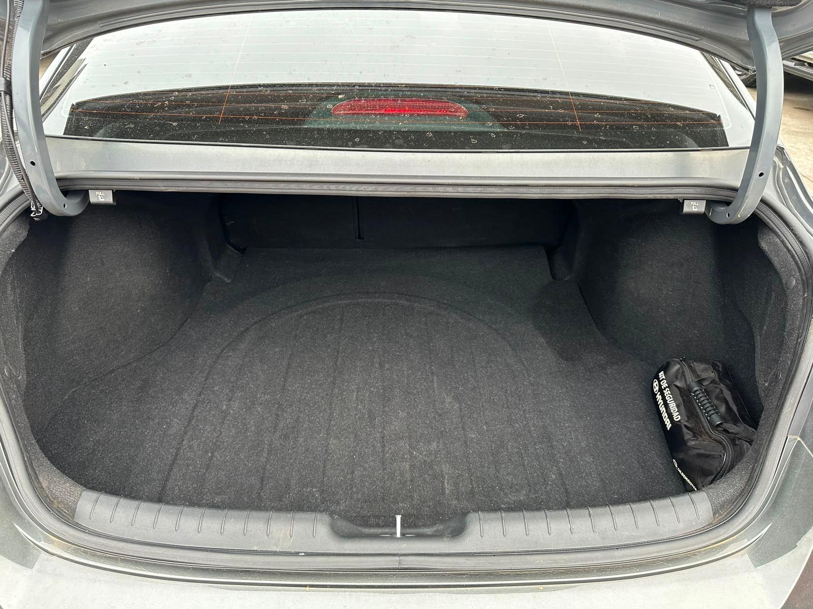 Hyundai ELANTRA 2022 - Imagen 17 de 19