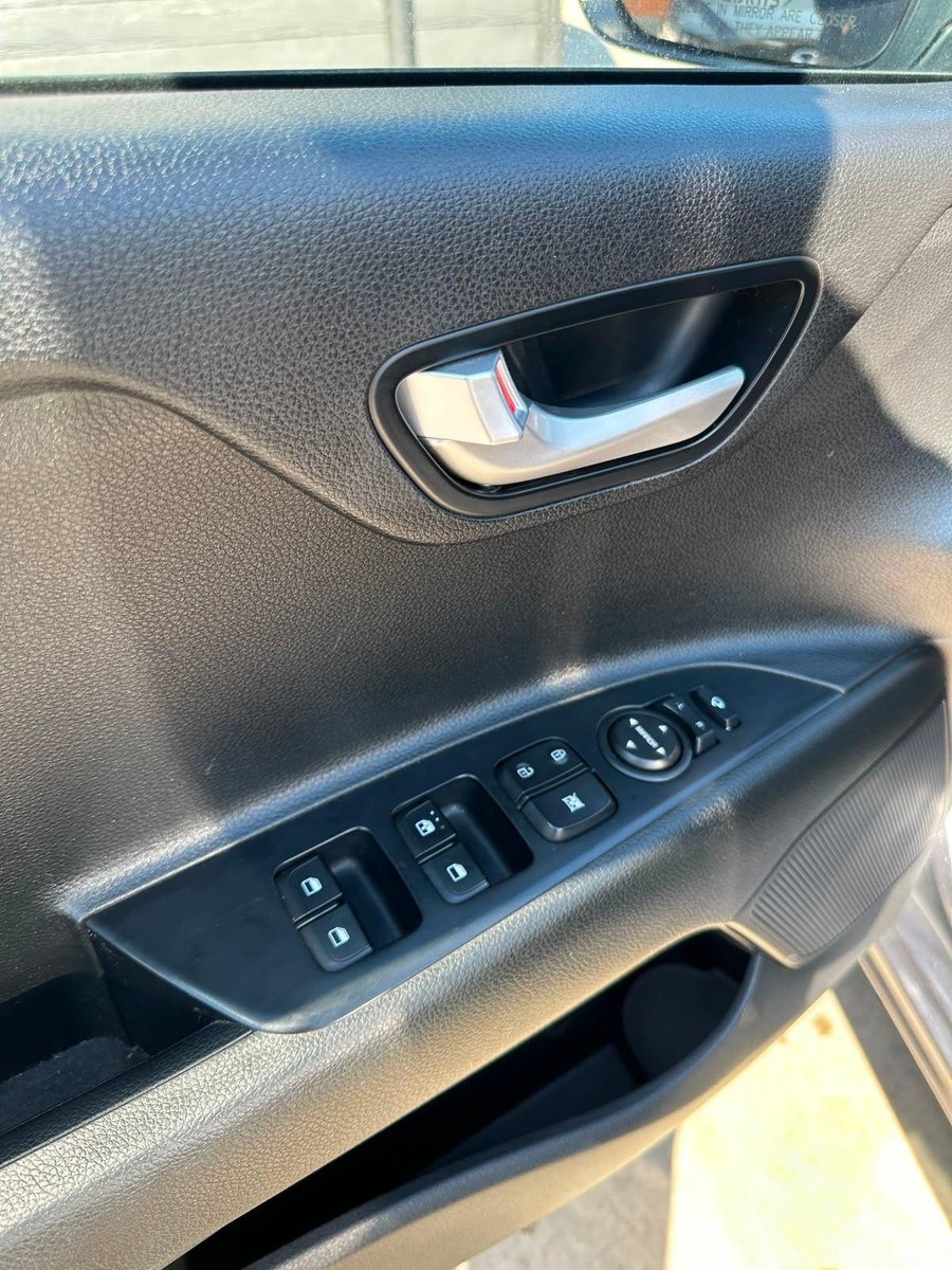 Kia RIO 5 2019 - Imagen 10 de 19