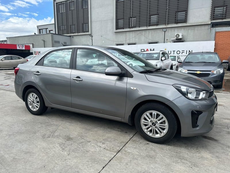 Kia SOLUTO 2024 - Imagen 3 de 19