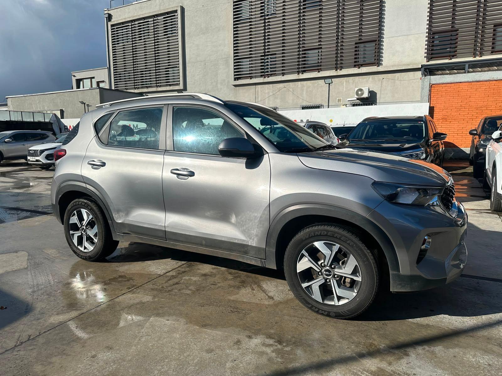 Kia SONET 2023 - Foto 3 de 18