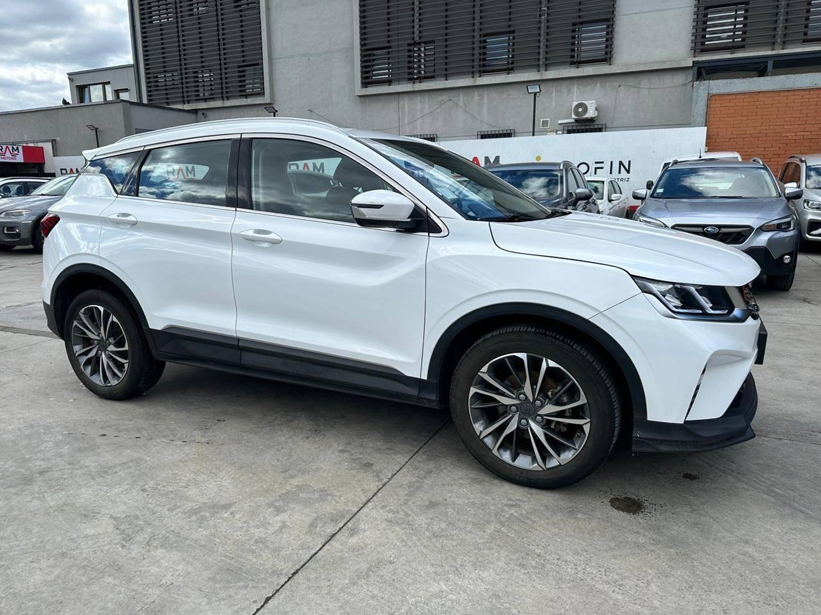 Geely COOLRAY 2022 - Imagen 3 de 19