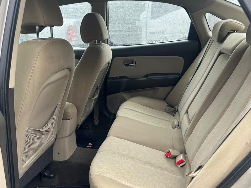 Hyundai ELANTRA 1.6 2010 - Imagen 9 de 18