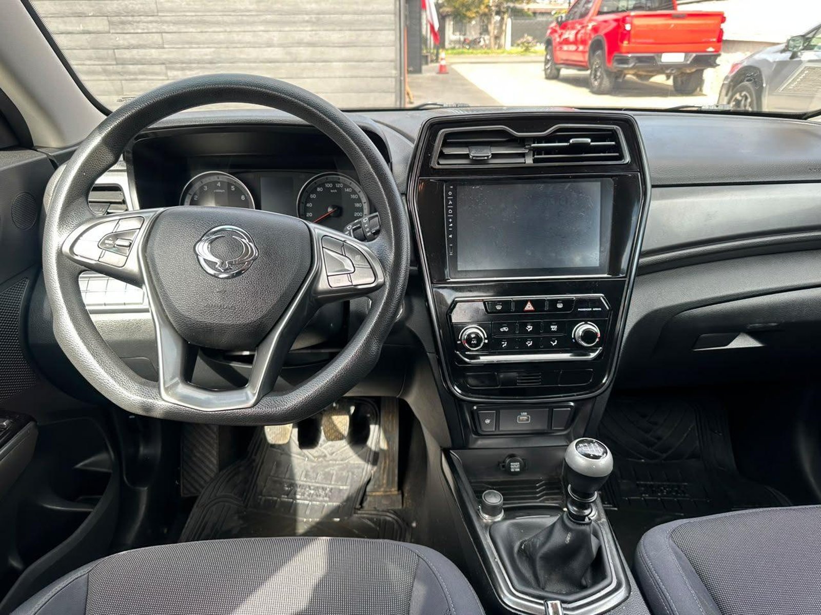 SsangYong TIVOLI 2024 - Imagen 8 de 19