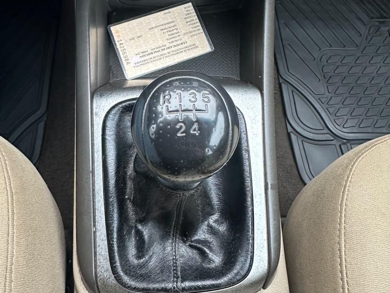 Hyundai ELANTRA 1.6 2010 - Imagen 15 de 18