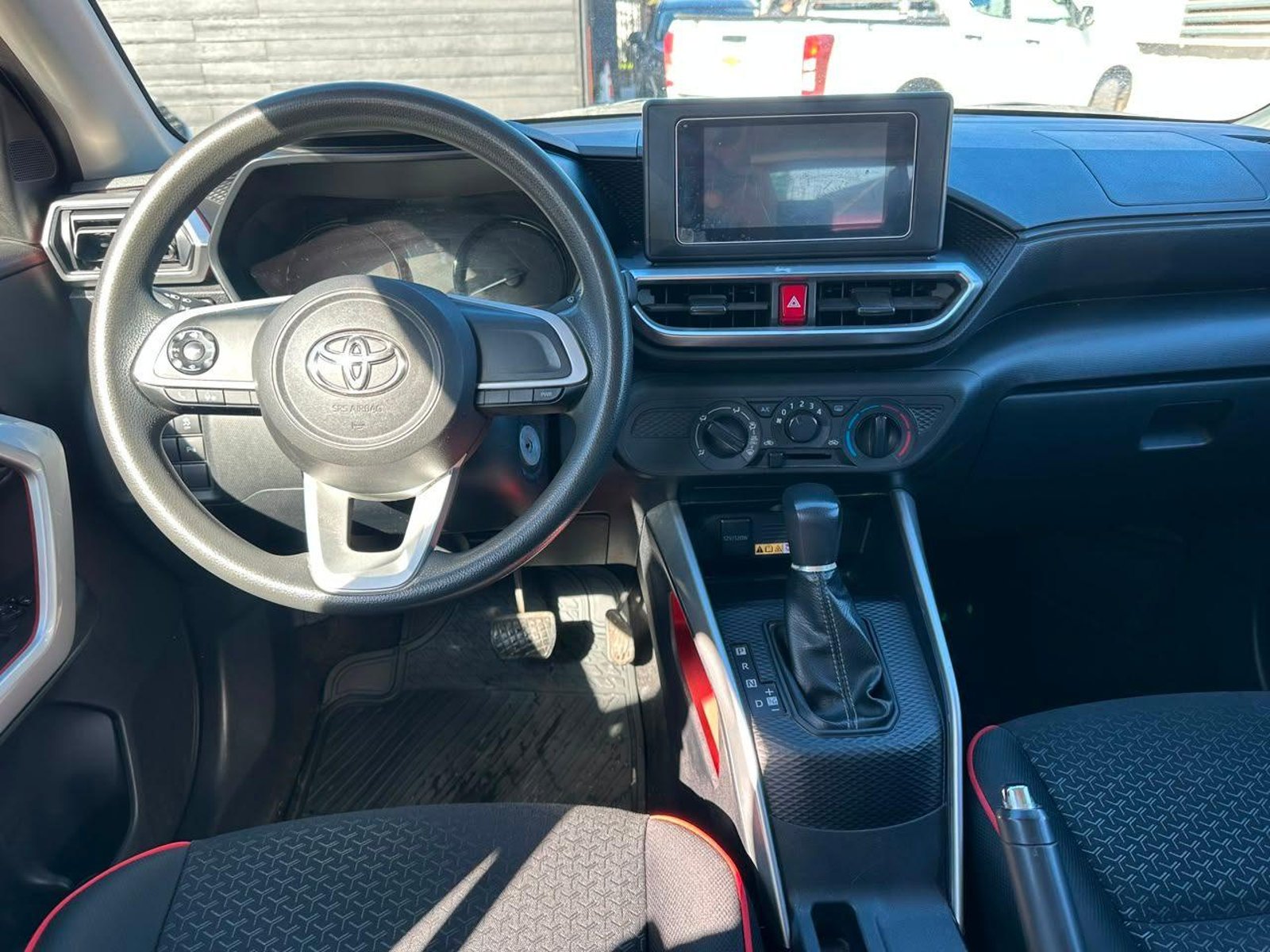 Toyota RAIZE 2025 - Imagen 8 de 19