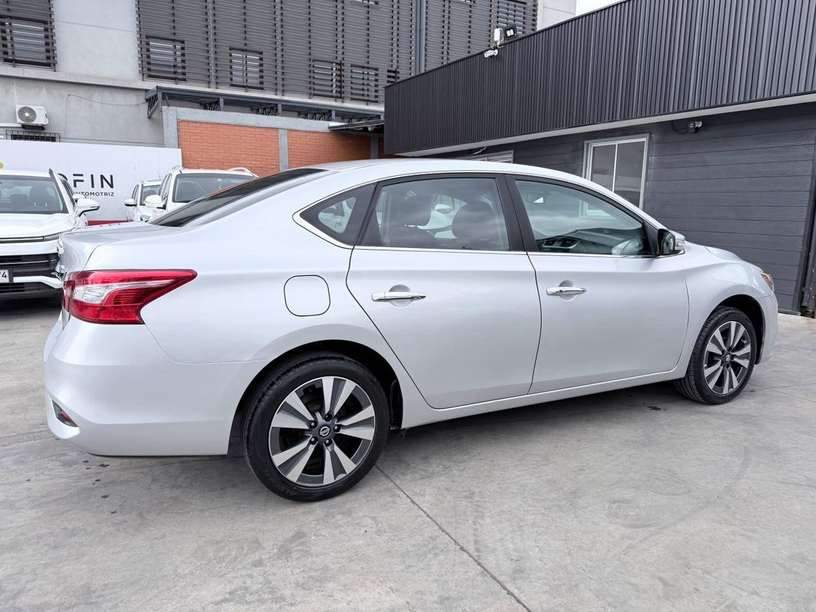 Nissan SENTRA 2017 - Foto 4 de 19