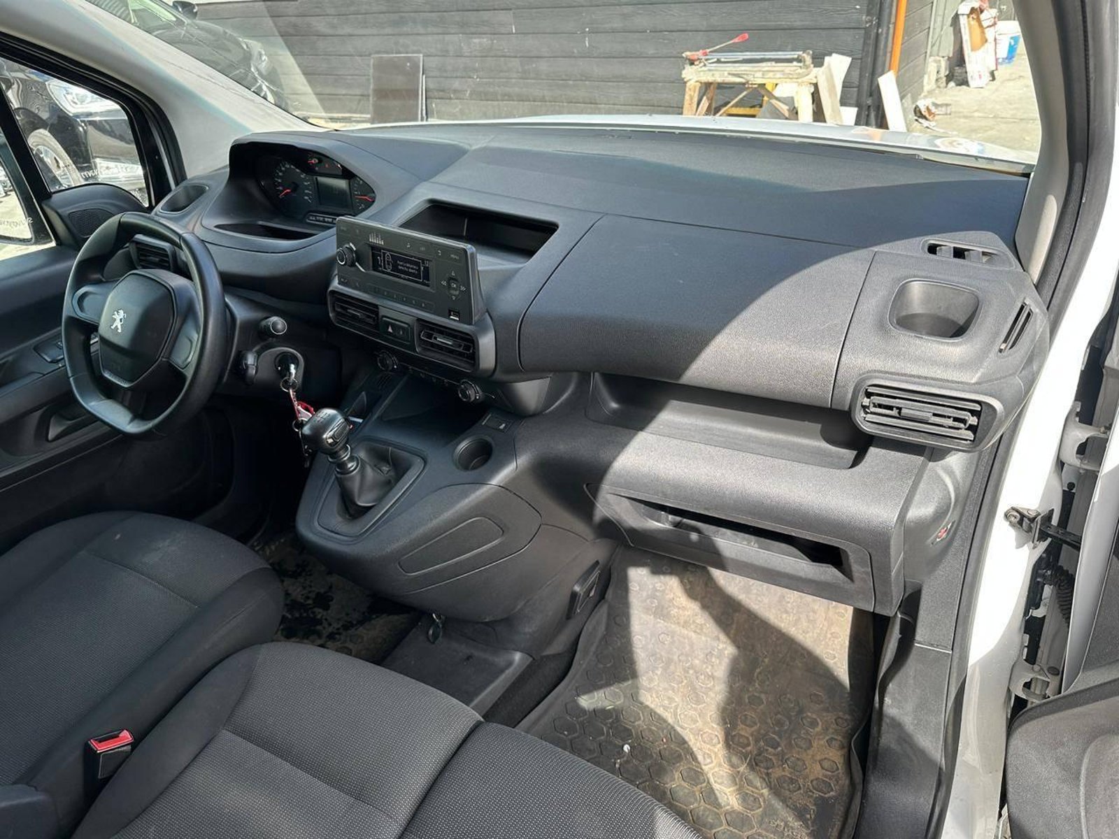 Peugeot PARTNER 2023 - Imagen 16 de 19