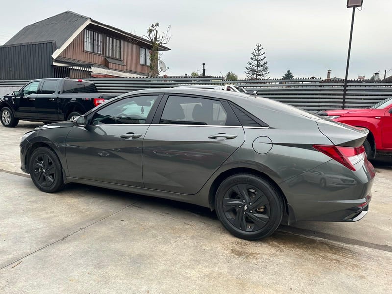 Hyundai ELANTRA 2022 - Imagen 14 de 19
