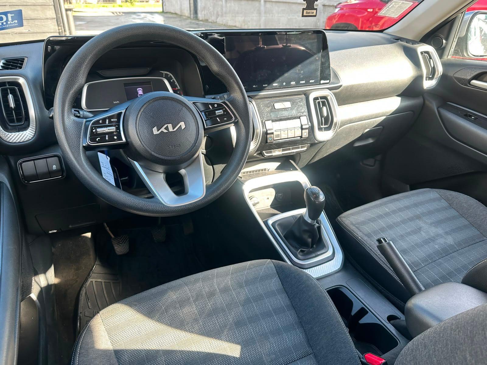 Kia SONET 2023 - Imagen 16 de 18